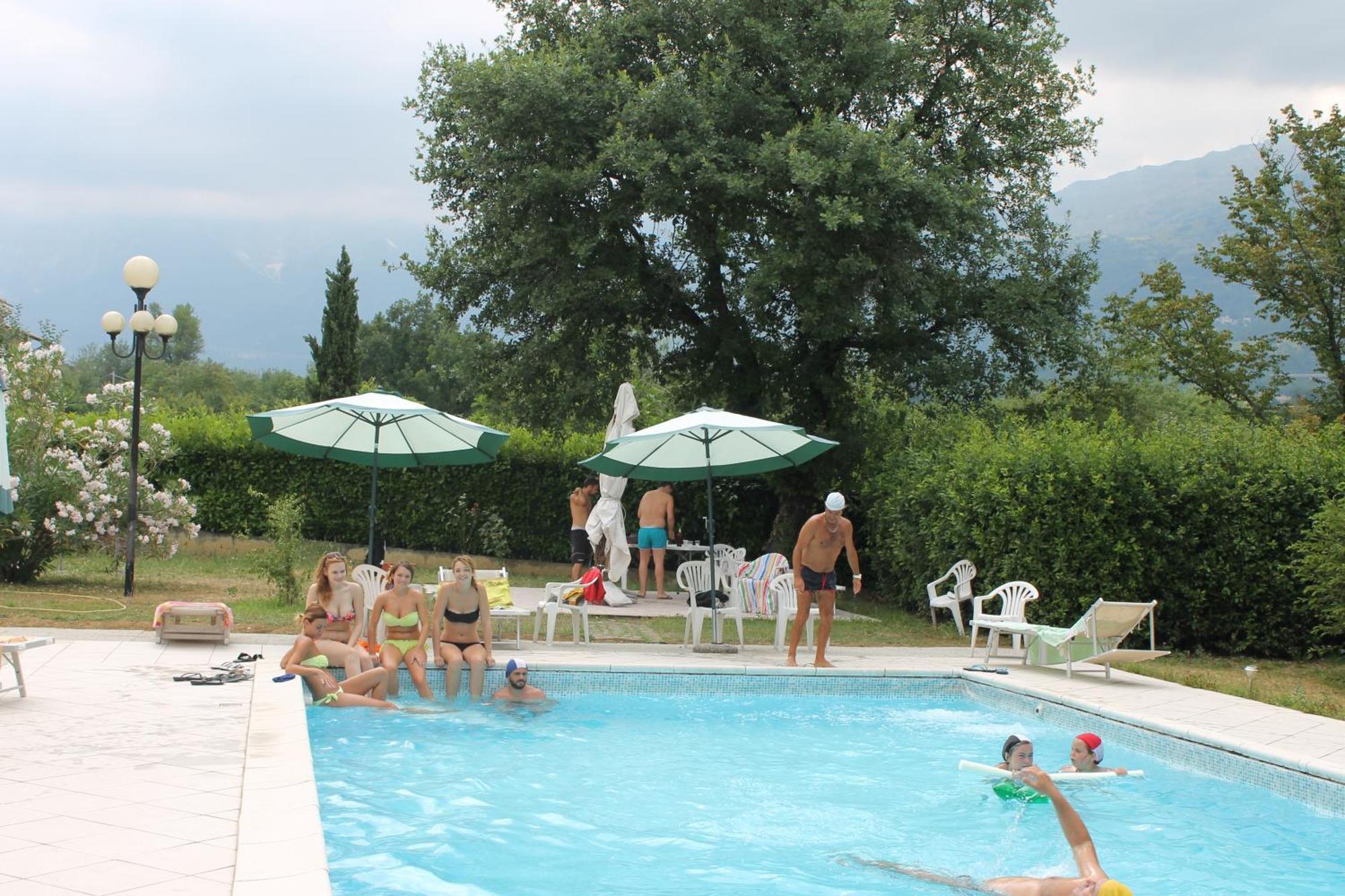Residence La Piscina Isola del Gran Sasso d'Italia Exterior photo
