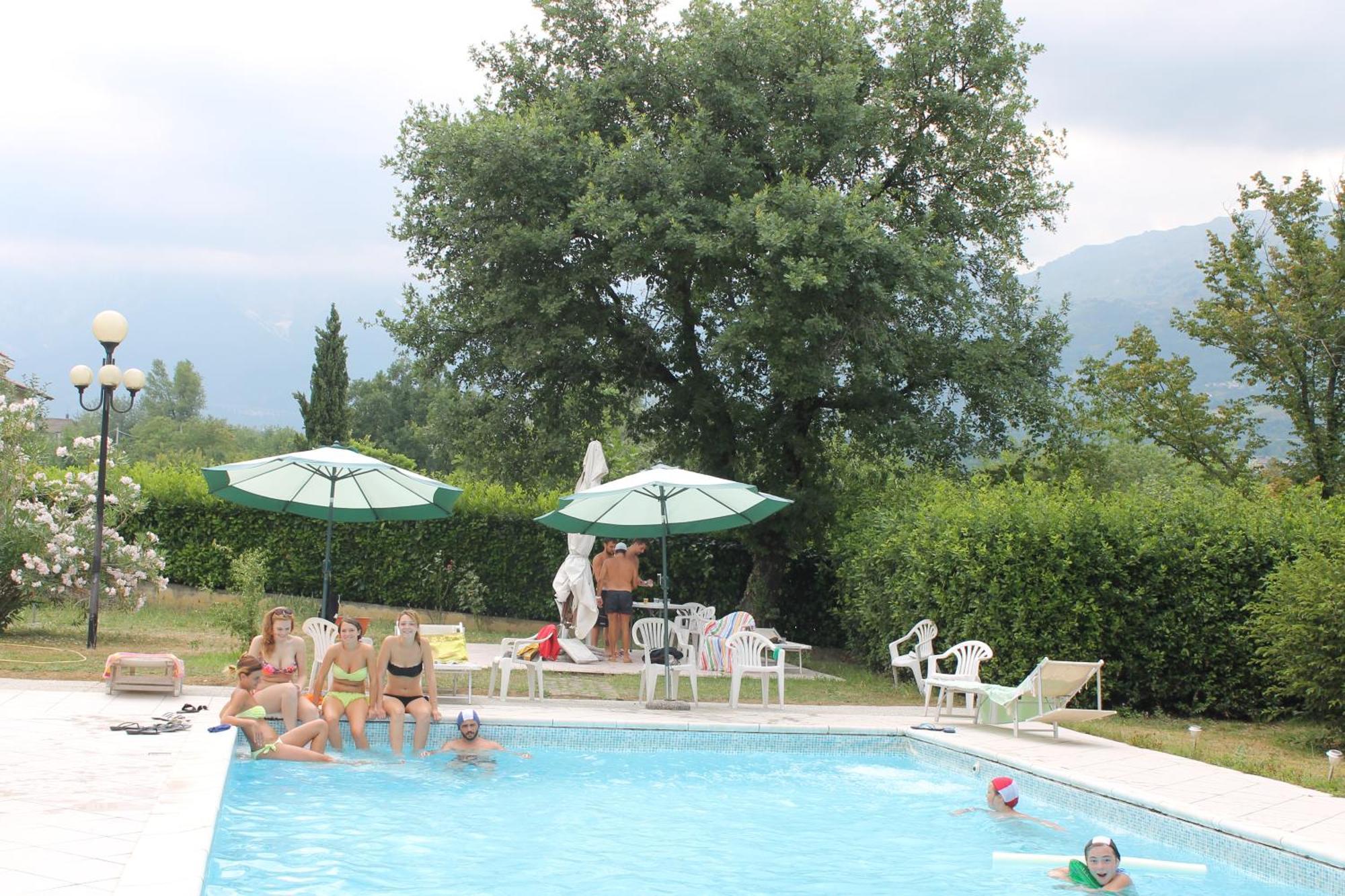 Residence La Piscina Isola del Gran Sasso d'Italia Exterior photo