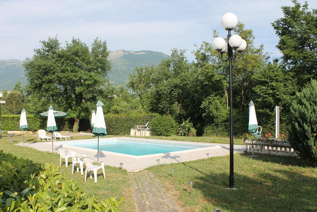 Residence La Piscina Isola del Gran Sasso d'Italia Exterior photo