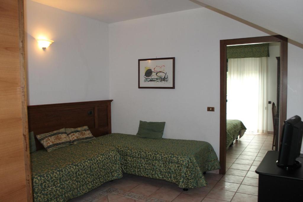 Residence La Piscina Isola del Gran Sasso d'Italia Exterior photo