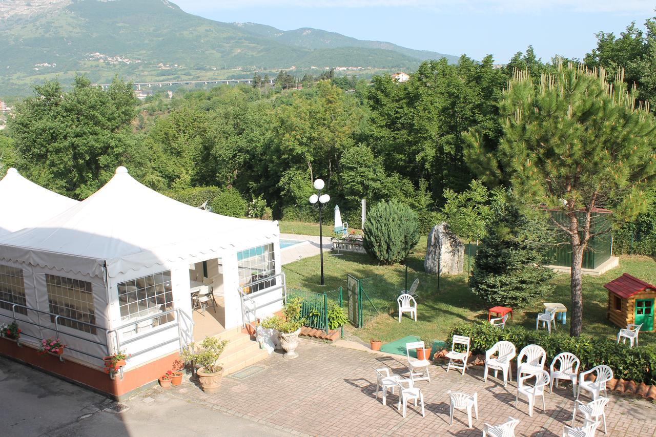 Residence La Piscina Isola del Gran Sasso d'Italia Exterior photo