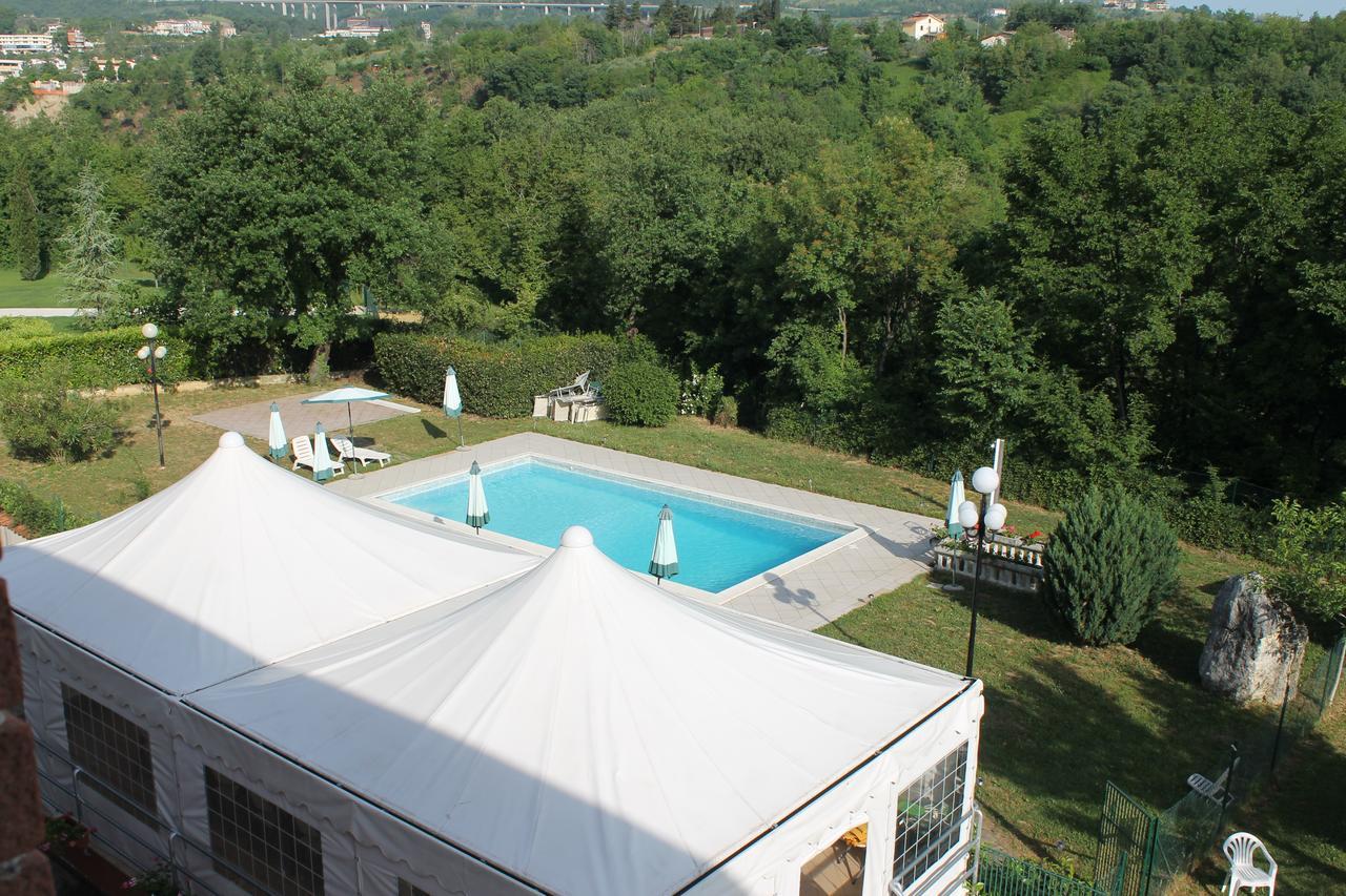Residence La Piscina Isola del Gran Sasso d'Italia Exterior photo